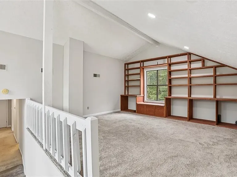 270 Saint Simons Cv — Photo 10