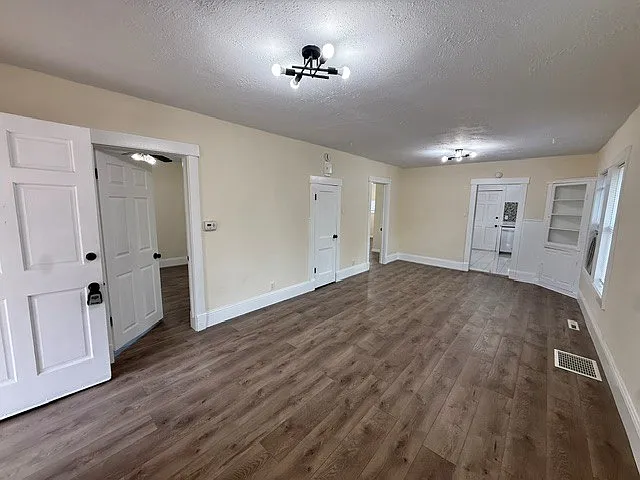 146 Meade St — Photo 6