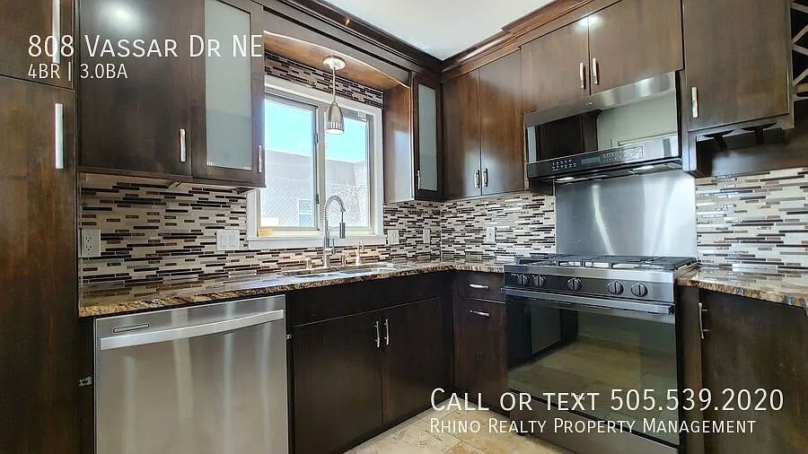 Charming 4 Bed 3 Bath Home Near UNM! — Photo 4