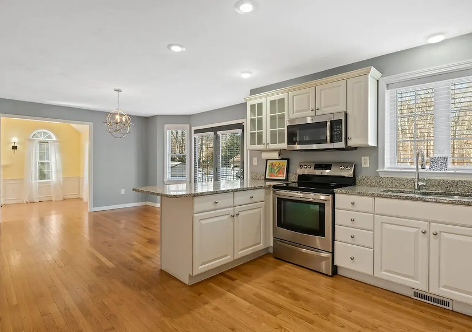 Gorgeous 3 Br - 2 1/2 Ba Colonial with Pool in Sandwich - Year Round Rental — Photo 2
