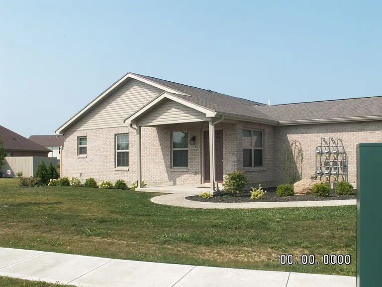 2240 Morning Glory Cir — Photo 36