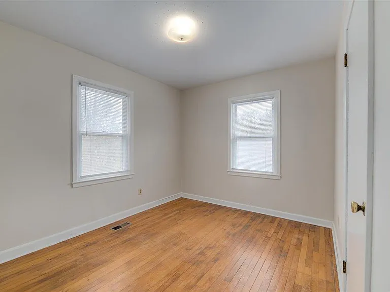 302 Volena Pl — Photo 10