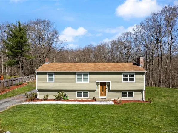 8 Pin Oak Terrace, Norwich, CT 06360