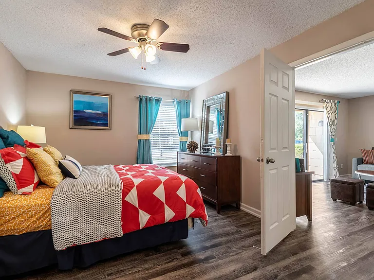 Whisper Lake Apartments — Photo 14