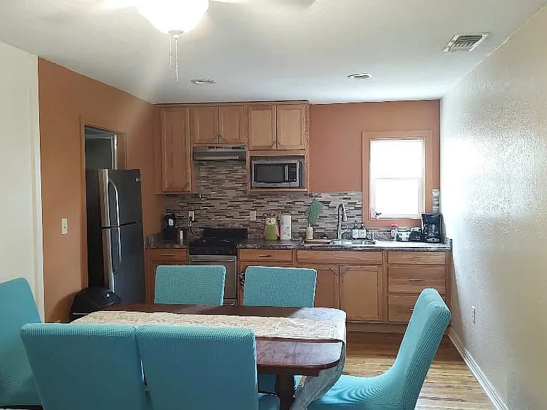 104 W Francis St #A — Photo 2