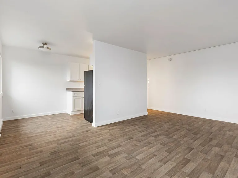 39th Ave Flats — Photo 47
