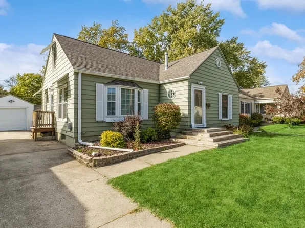 2102 55th St, Des Moines, IA 50310