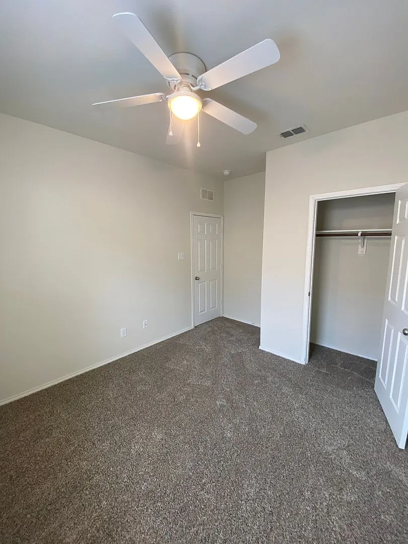 Wonderful 3 bed 2 bath in Paloma Creek! — Photo 4