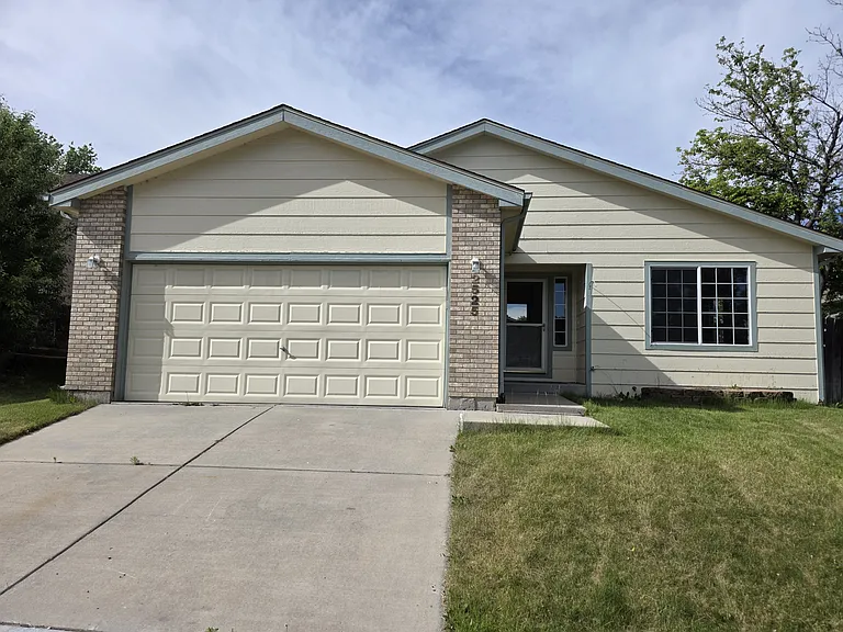 2525 Lyncrest Dr — Photo 1