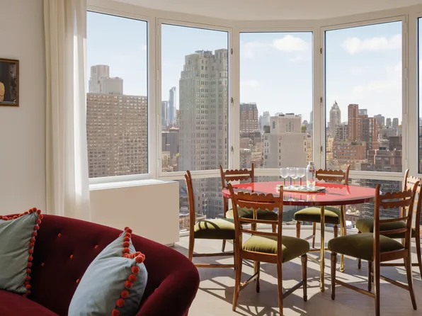 400 East 84th Street image 2 of 22