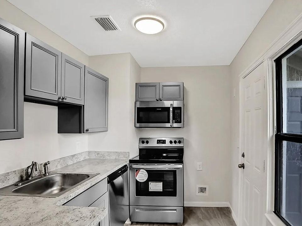 1st image of 3143 N Home Park Cir