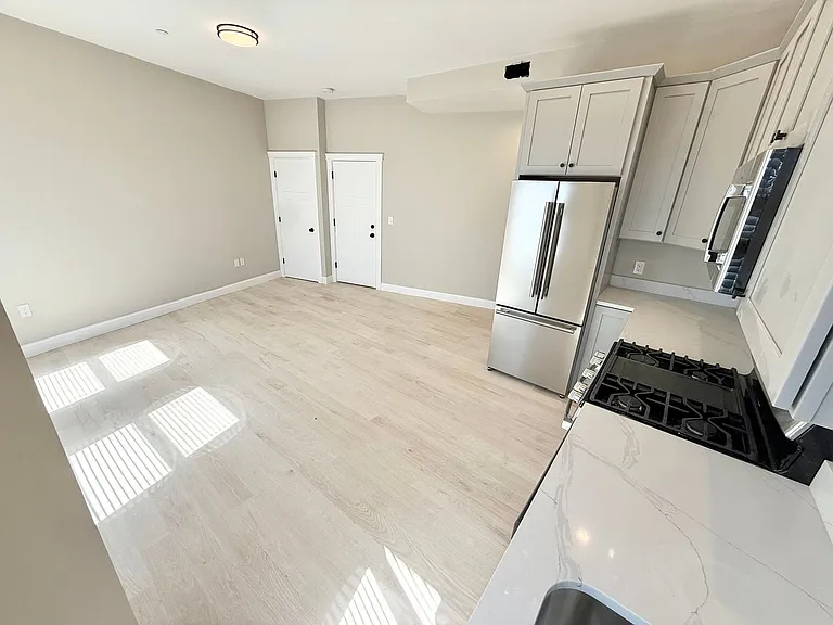 2 Beach Rd — Photo 8
