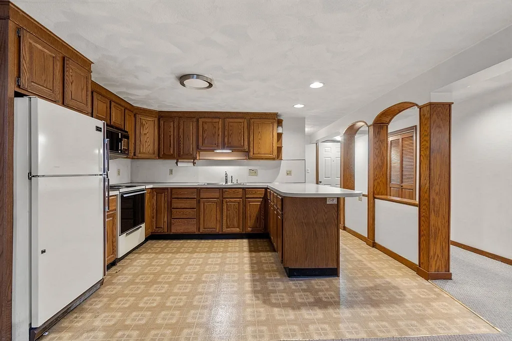 1 bed, 1.0 bath, 1056 sqft, $1,600 — Photo 2