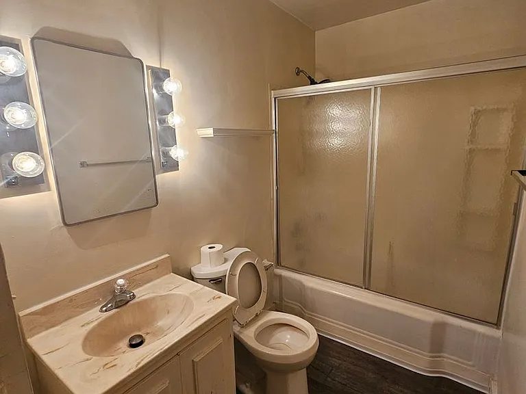 831 Niantic St — Photo 12