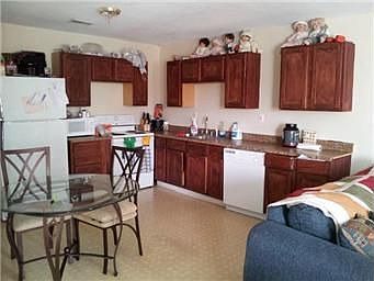 3rd image of 104 W 18th St