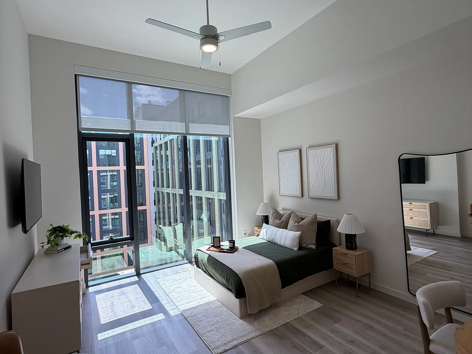 Studio, 486 sqft, $1,999 — Photo 2