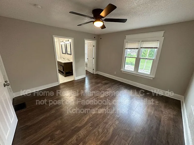 3016 E 32nd St — Photo 42