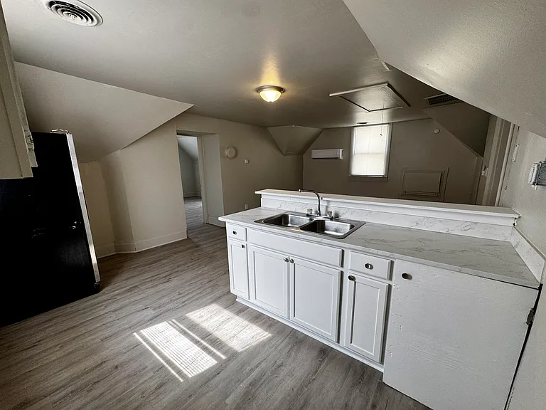1001 Edgar St #B — Photo 4