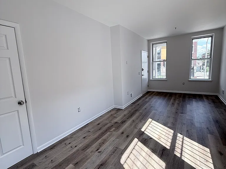 2400 Callow Ave #A — Photo 5