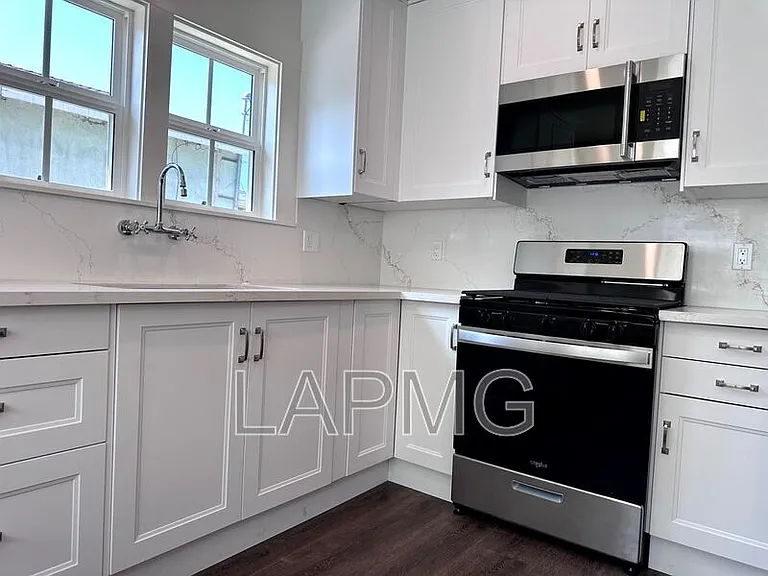 1460 Ricardo St — Photo 10