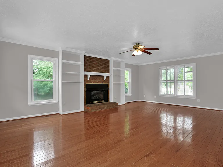 853 Foxcroft Dr — Photo 8
