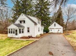 612 Algonquin Rd, Fox River Grove, IL 60021