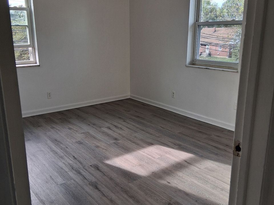 2nd image of 5000 Derry St APT 5