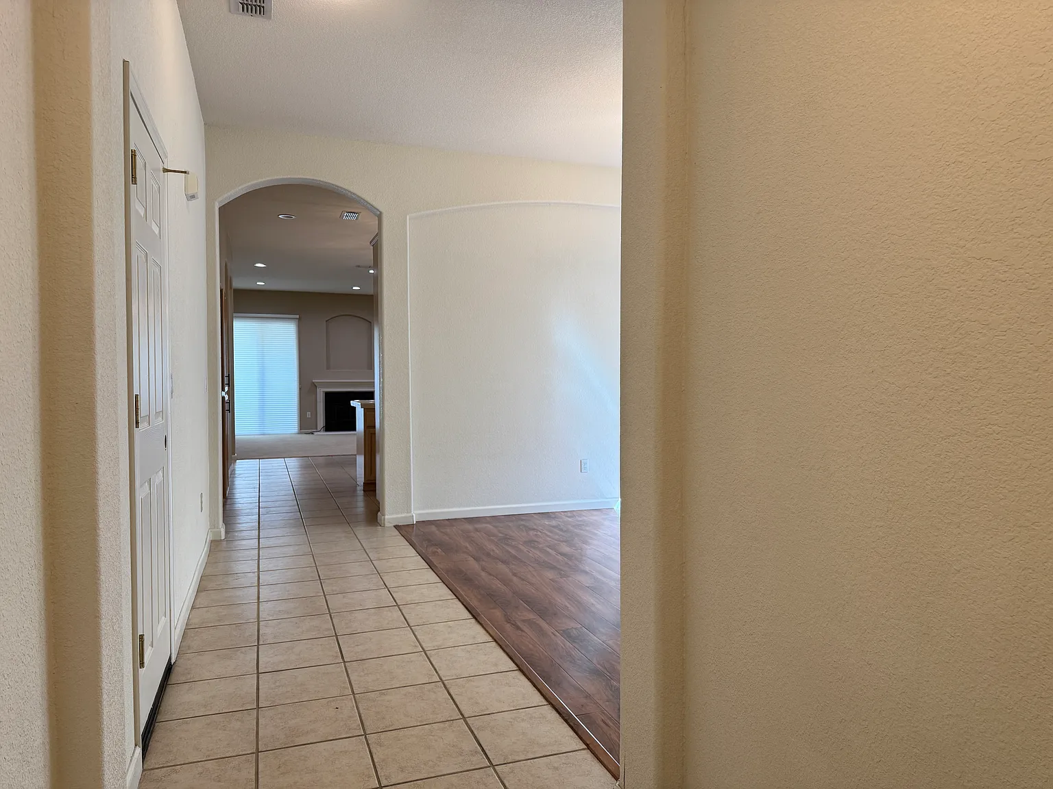3 bed, 1818 sqft, $3,000 — Photo 2