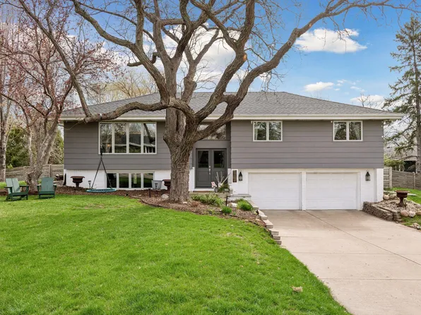 412 Clover Ln, Golden Valley, MN 55422