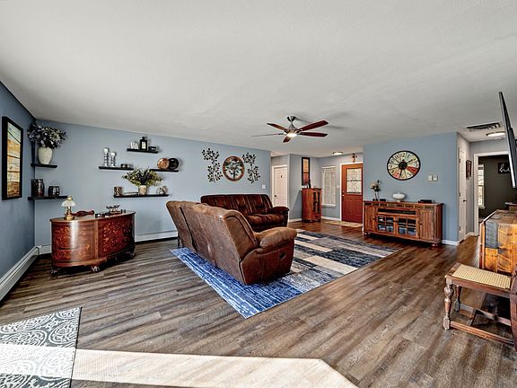 5th image of 632 Jasper Dr