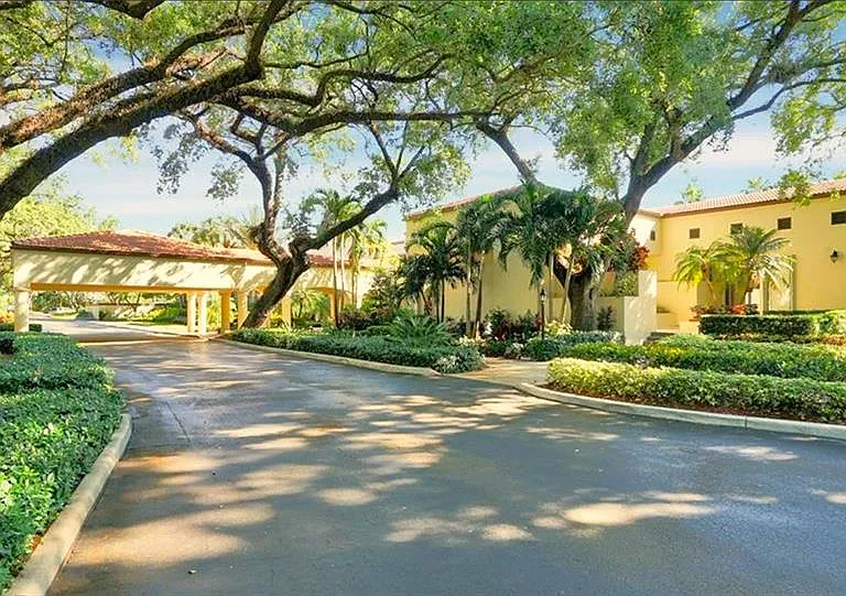 9501 Seagrape Dr #305 — Photo 36