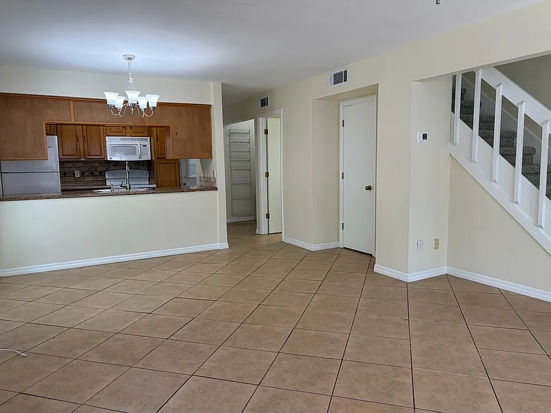 3 bed, 2.5 bath, 1165 sqft, $1,400 — Photo 1