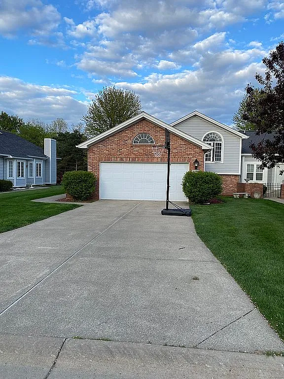 6324 Squire Lake Dr photo 1