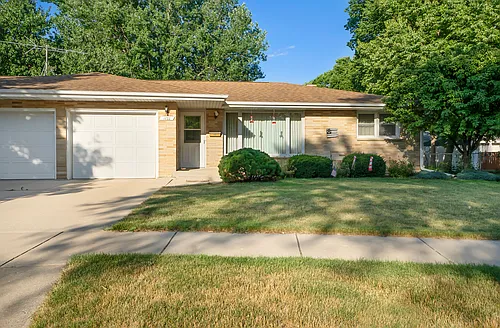 1732 Tamarack Ln Photo 1
