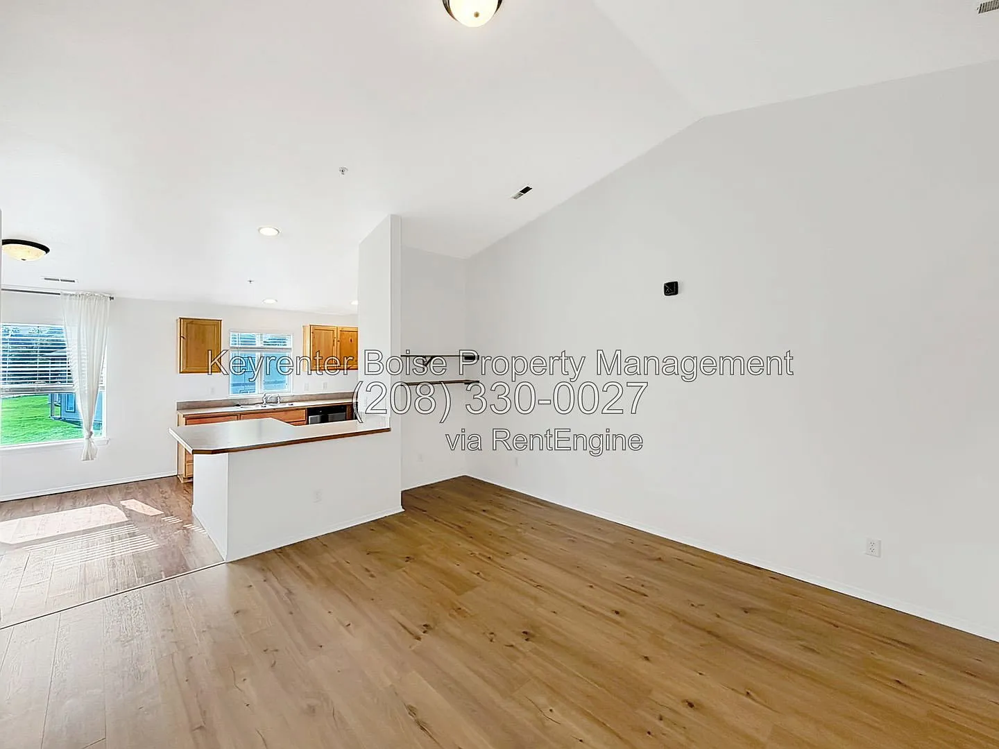 2 bed, 1.0 bath, 879 sqft, $1,350 — Photo 4