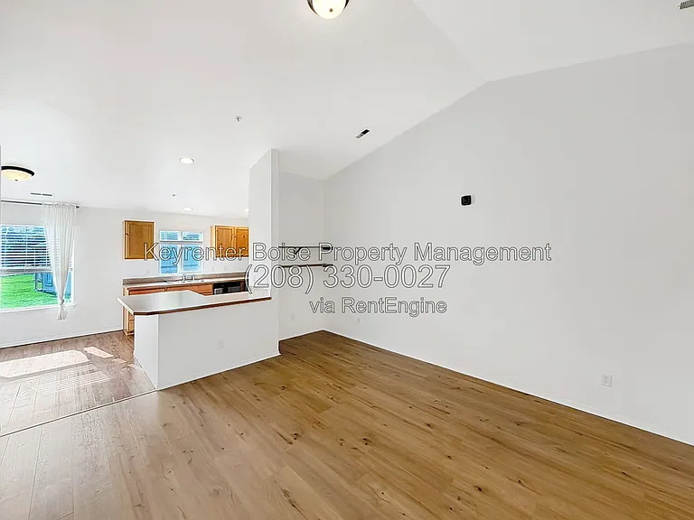 2111 E White Oak Ct #201 — Photo 4