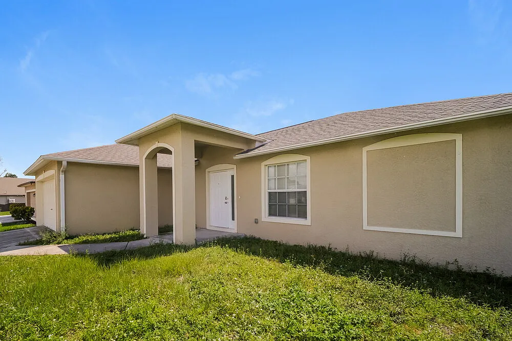 3 bed, 2.0 bath, 1415 sqft, $2,100 — Photo 3