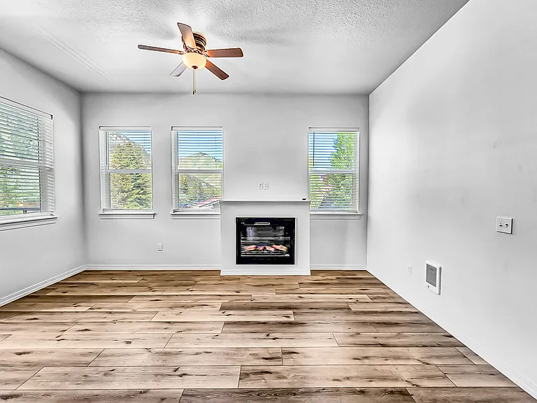 580 1st Ave N #206 — Photo 3