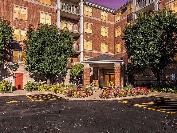 3rd image of 101 Pointe Dr Unit 109