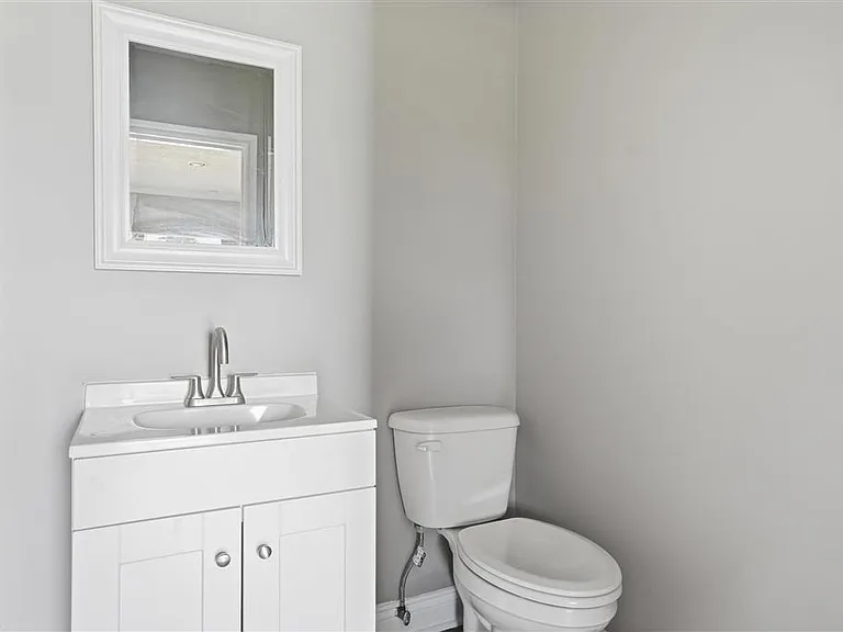 2412 Maplewood Dr #3 — Photo 8