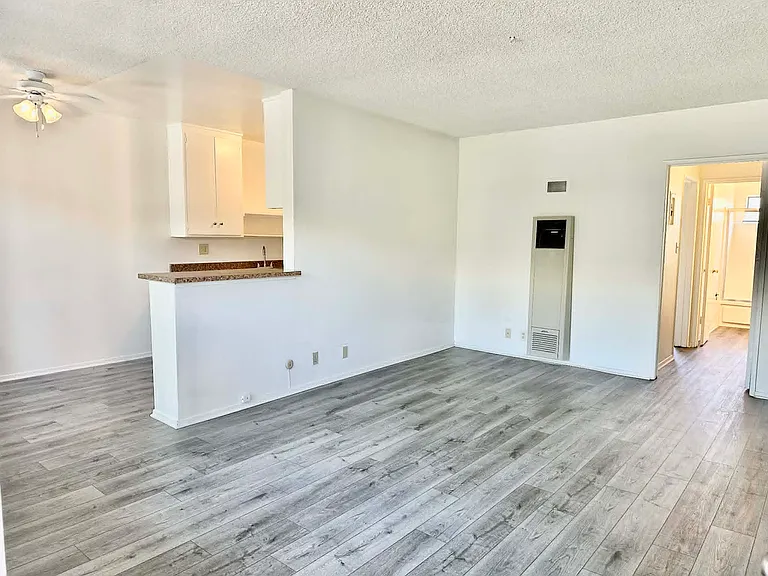 332 Riverdale Dr #14 — Photo 3