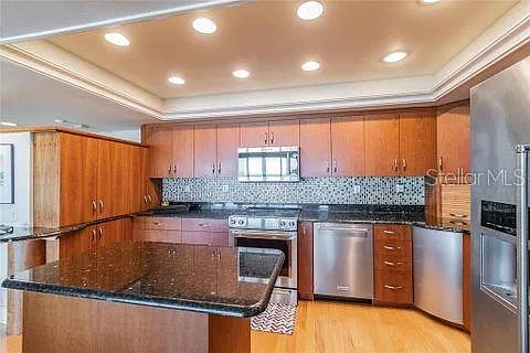 2 bed, 2.0 bath, 1430 sqft, $4,995 — Photo 4