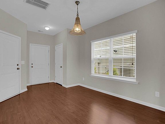 4th image of 141 Brewers Oak Ln