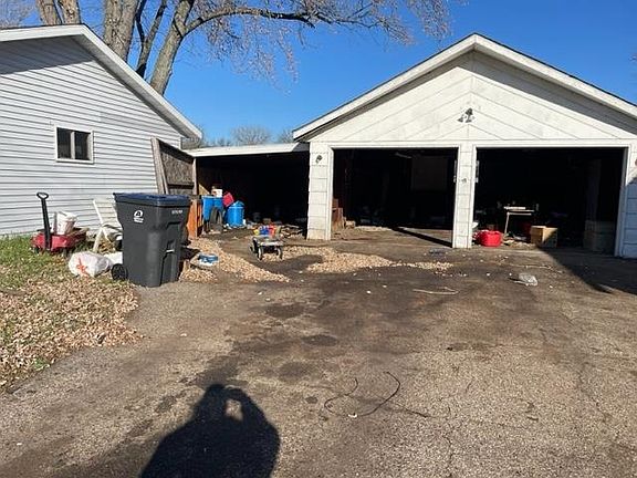 3rd image of 120 Elmwood Ln