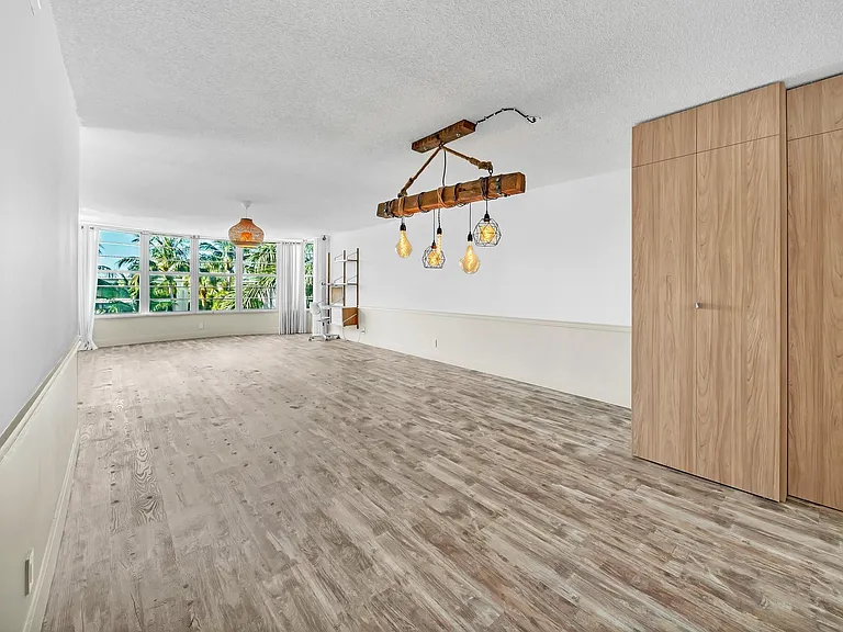 3051 NE 48th St #301 — Photo 3