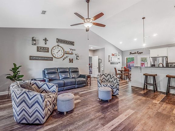 3rd image of 846 Sweetwater Dr