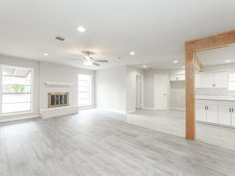 21402 Park Royale Dr — Photo 7