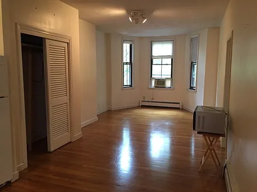 8 Wigglesworth St Photo 1