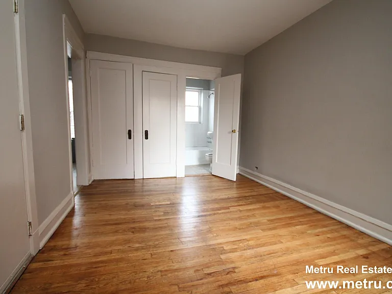 1352.5 W Argyle St #2E — Photo 6
