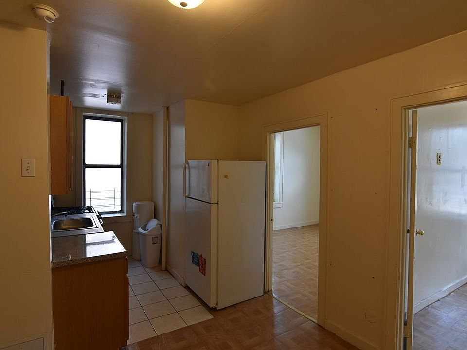 1st image of 236 E 16th St APT 1C